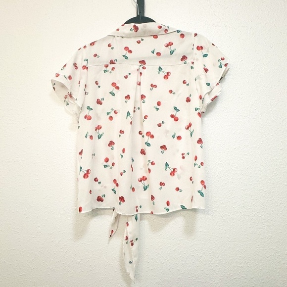 Sienna sky button up cherry print top size L - Picture 2 of 5